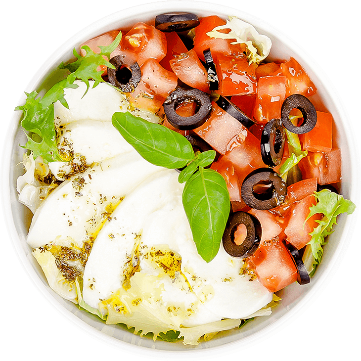 Salat mit Mozzarellakäse, Oliven und Tomaten 