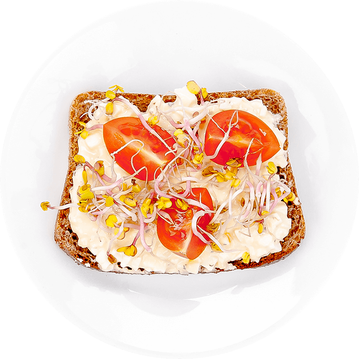 Sandwiches mit Eipaste und Tomaten