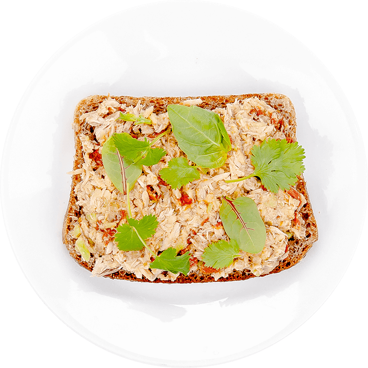 Sandwiches mit Thunfischpaste, Avocado und getrockneten Tomaten