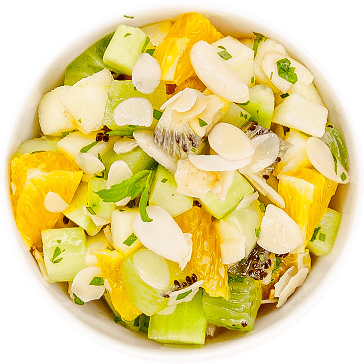 Фруктовий салат з яблуком, огірком, апельсином та м'ятою