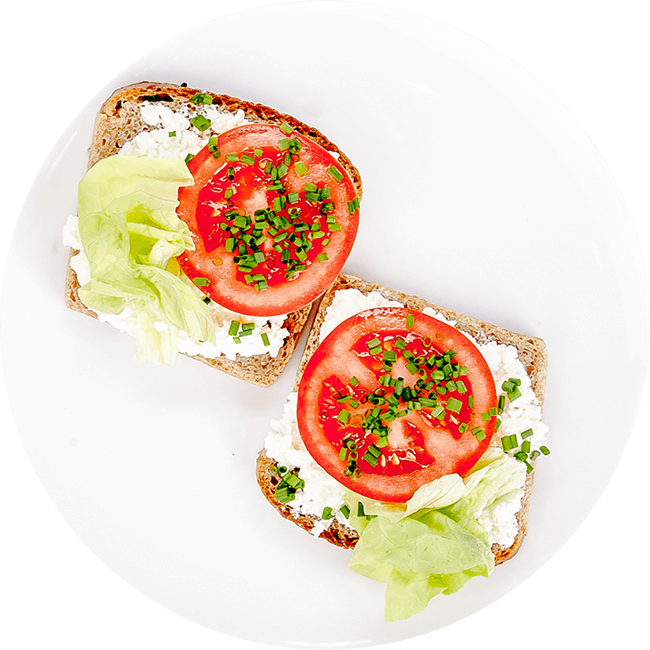 Sandwich with cottage white cheese, tomato and chives