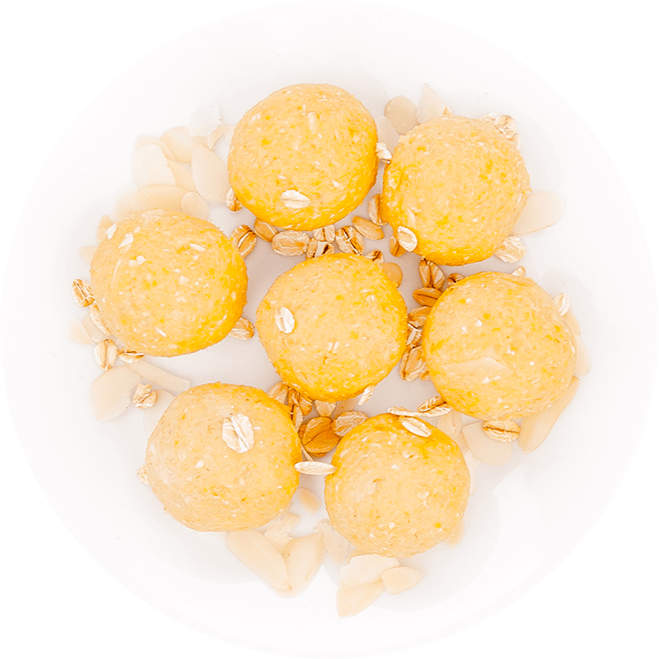 Apricot and almonds balls with oat flakes
