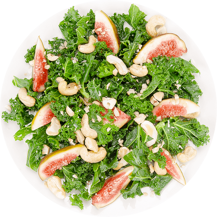 Salad with kale, figs and cashew nuts