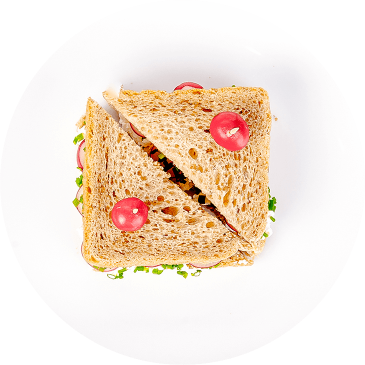 Sandwich with cottage white cheese, radish and chives