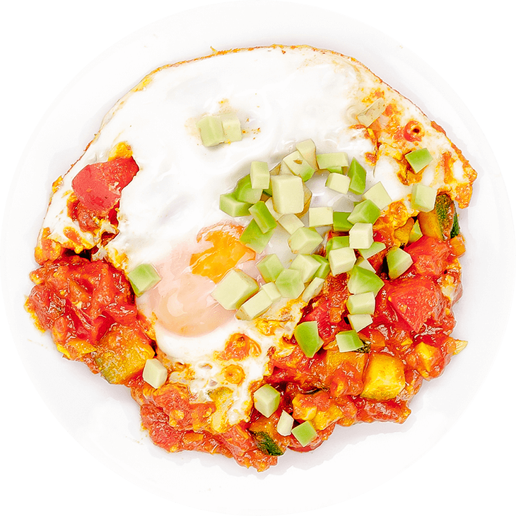 Eggs in tomato sauce with courgette, pepper and avocado (shakshuka)